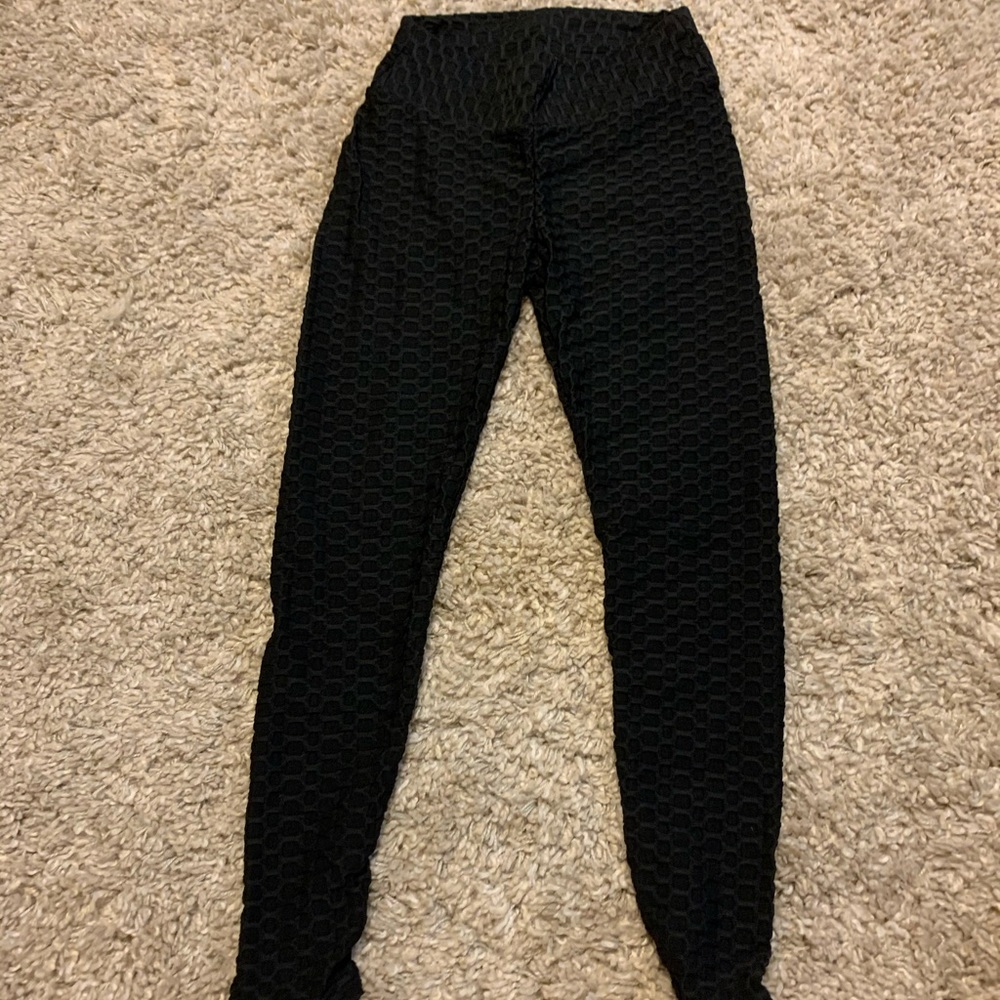NEVER WORN LEGGINGS
